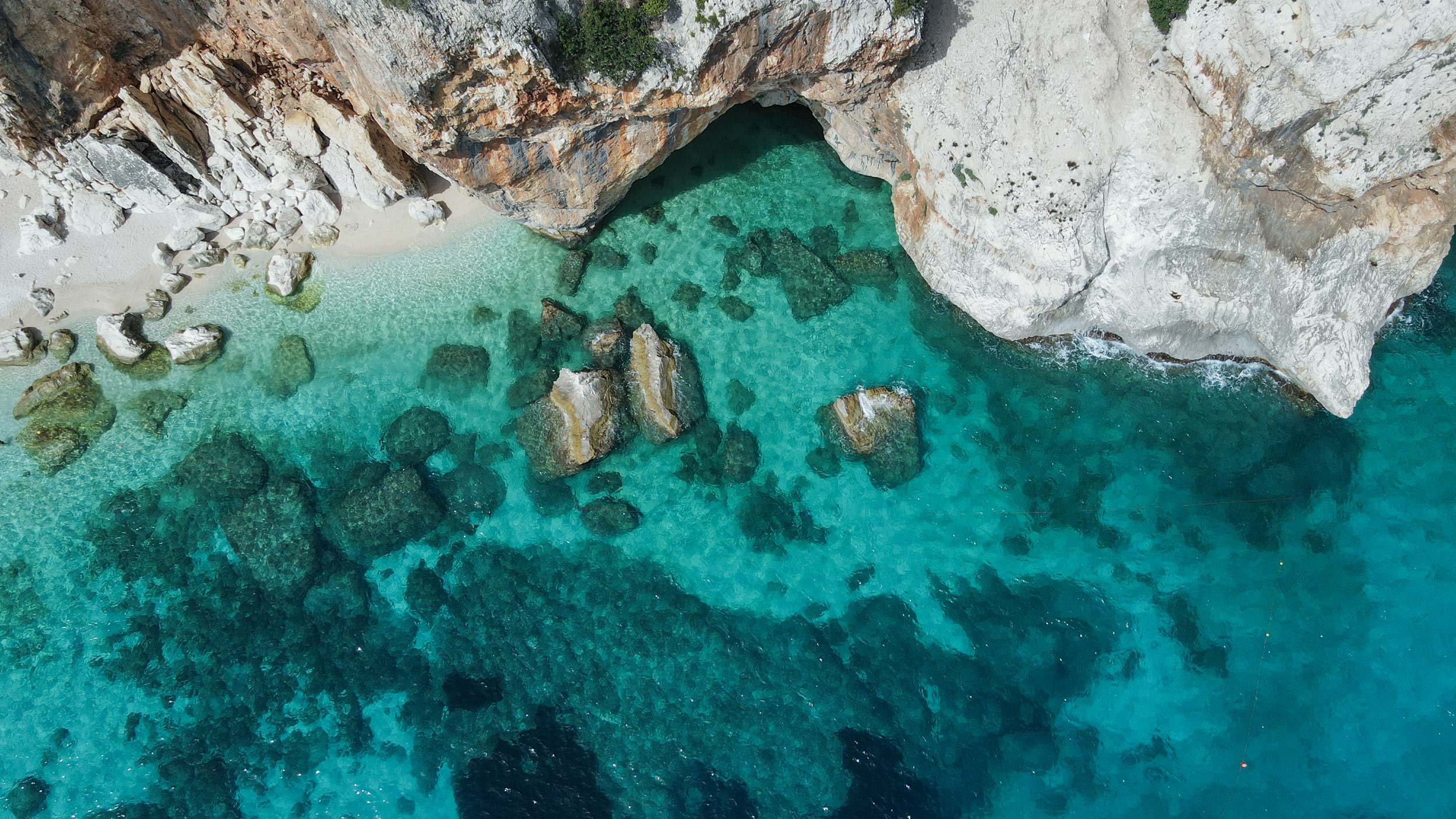 Piscine-di-Venere_Costa-di-Baunei_Sardinia-Naturla-Park-Tours